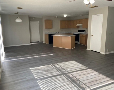 2751 Villa Del Street - Photo Thumbnail 3