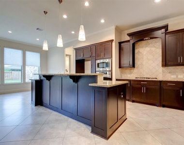 10307 Latta Creek Drive - Photo Thumbnail 12