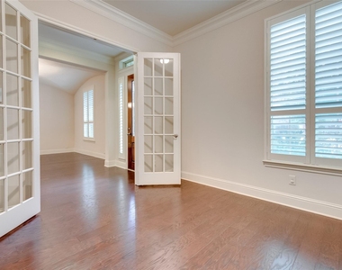 10307 Latta Creek Drive - Photo Thumbnail 8