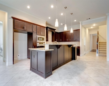 10307 Latta Creek Drive - Photo Thumbnail 17