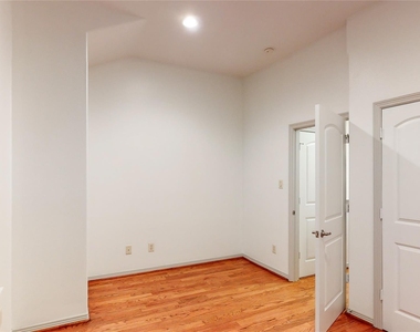 3419 Home Street - Photo Thumbnail 25