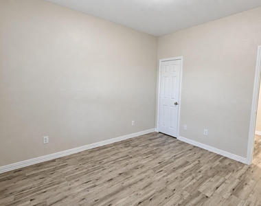12102 Kings Fall Drive - Photo Thumbnail 17