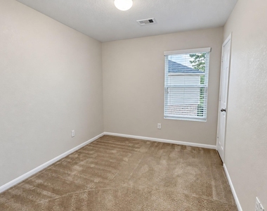 12102 Kings Fall Drive - Photo Thumbnail 11