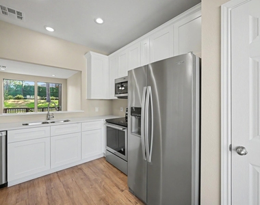 3240 Poe Drive - Photo Thumbnail 4