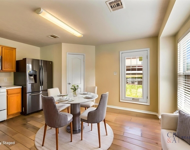 3023 Ribbon Creek Way - Photo Thumbnail 4