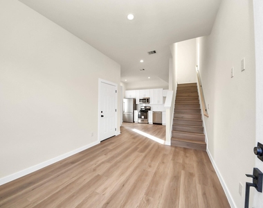 8025 Peachtree Street - Photo Thumbnail 4