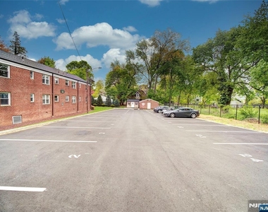 138 Lincoln - Photo Thumbnail 2