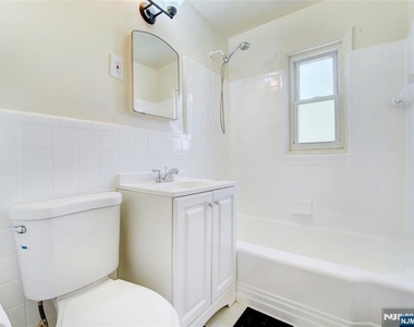 138 Lincoln - Photo Thumbnail 3
