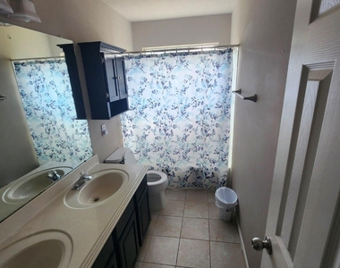 16303 Candlerock Court - Photo Thumbnail 25