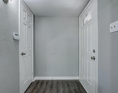 2323 Tinechester Drive - Photo Thumbnail 3