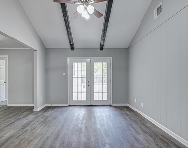 2323 Tinechester Drive - Photo Thumbnail 6