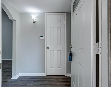 2323 Tinechester Drive - Photo Thumbnail 2