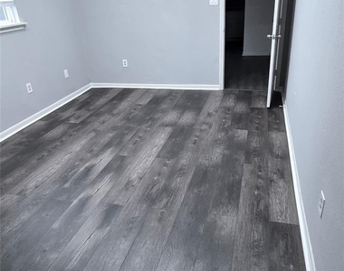2323 Tinechester Drive - Photo Thumbnail 12