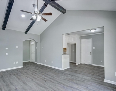 2323 Tinechester Drive - Photo Thumbnail 8