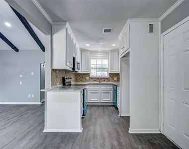 2323 Tinechester Drive - Photo Thumbnail 20