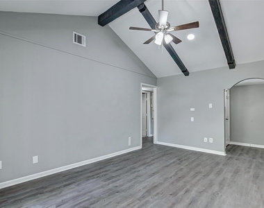 2323 Tinechester Drive - Photo Thumbnail 9