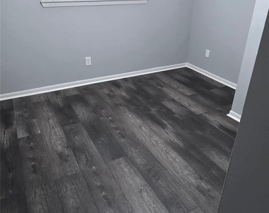 2323 Tinechester Drive - Photo Thumbnail 13