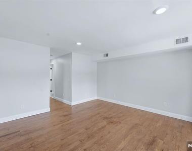 428 Valley - Photo Thumbnail 18