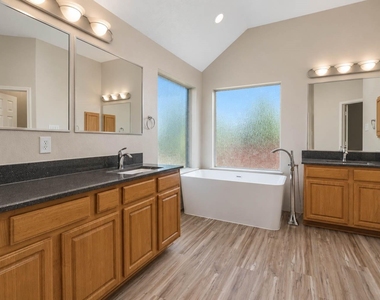 3207 Hickory Knoll Drive - Photo Thumbnail 12