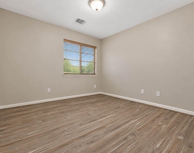 3207 Hickory Knoll Drive - Photo Thumbnail 18
