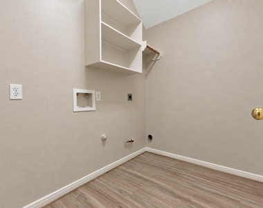 3207 Hickory Knoll Drive - Photo Thumbnail 10