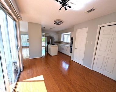 1310 S Kirkwood Road - Photo Thumbnail 11