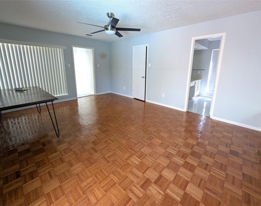 1310 S Kirkwood Road - Photo Thumbnail 16