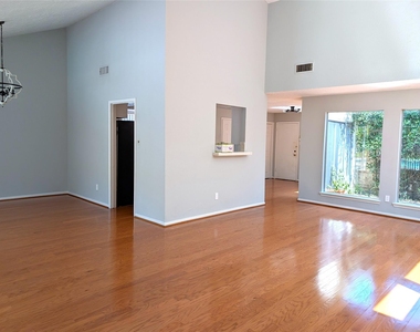 1310 S Kirkwood Road - Photo Thumbnail 6