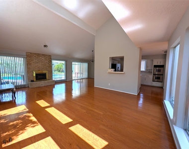 1310 S Kirkwood Road - Photo Thumbnail 2