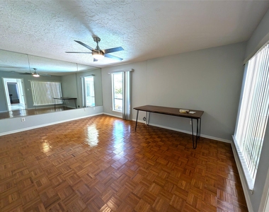 1310 S Kirkwood Road - Photo Thumbnail 15