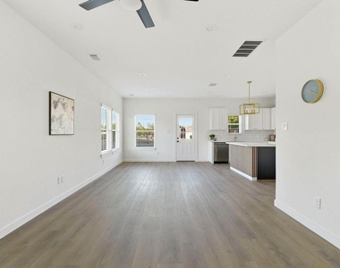 6417 Eastland Street - Photo Thumbnail 10