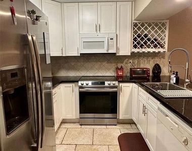 12948 Greenway Chase Court - Photo Thumbnail 8