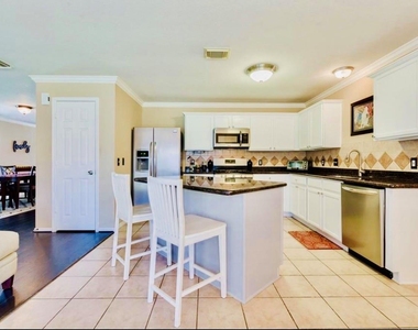 11902 Solon Springs Drive - Photo Thumbnail 15