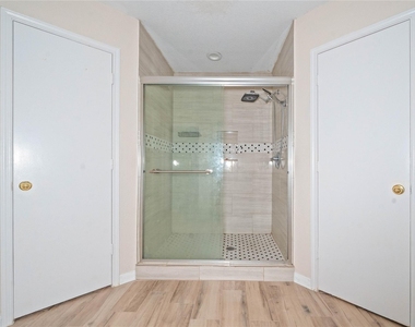 10950 Linden Gate Drive - Photo Thumbnail 12