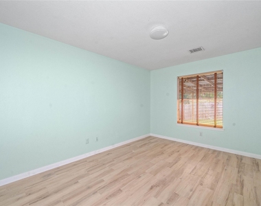 10950 Linden Gate Drive - Photo Thumbnail 15