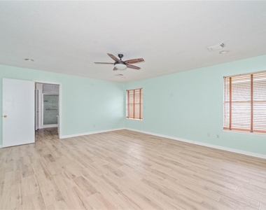 10950 Linden Gate Drive - Photo Thumbnail 9