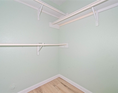 10950 Linden Gate Drive - Photo Thumbnail 13