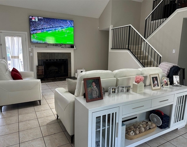 3118 Lakefield Way - Photo Thumbnail 2