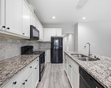 3425 Mount Pleasant Street - Photo Thumbnail 8