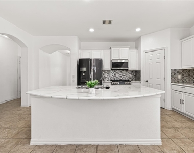 5519 Jay Thrush Drive - Photo Thumbnail 10