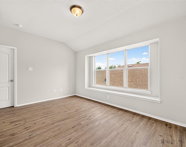 3508 Oakville Drive - Photo Thumbnail 34