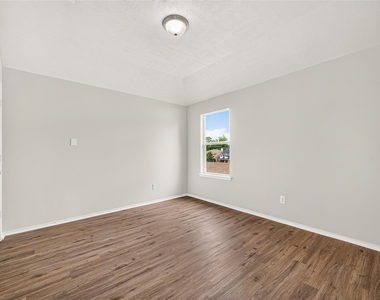 3508 Oakville Drive - Photo Thumbnail 35