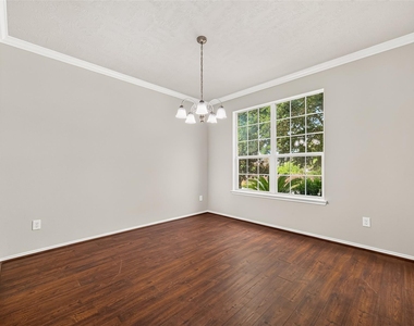 3508 Oakville Drive - Photo Thumbnail 9