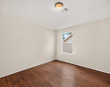 3508 Oakville Drive - Photo Thumbnail 40