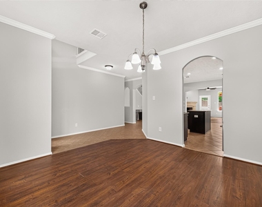 3508 Oakville Drive - Photo Thumbnail 10