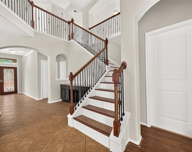 3508 Oakville Drive - Photo Thumbnail 15