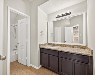 3508 Oakville Drive - Photo Thumbnail 41