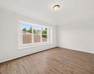 3508 Oakville Drive - Photo Thumbnail 31