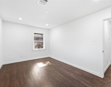4709 Nina Lee Lane - Photo Thumbnail 20