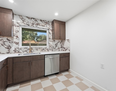 4709 Nina Lee Lane - Photo Thumbnail 10